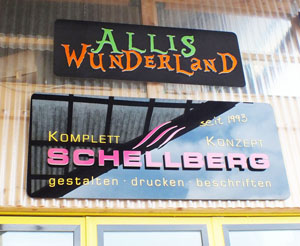 Firmenschild Schellberg und Allis Wunderland